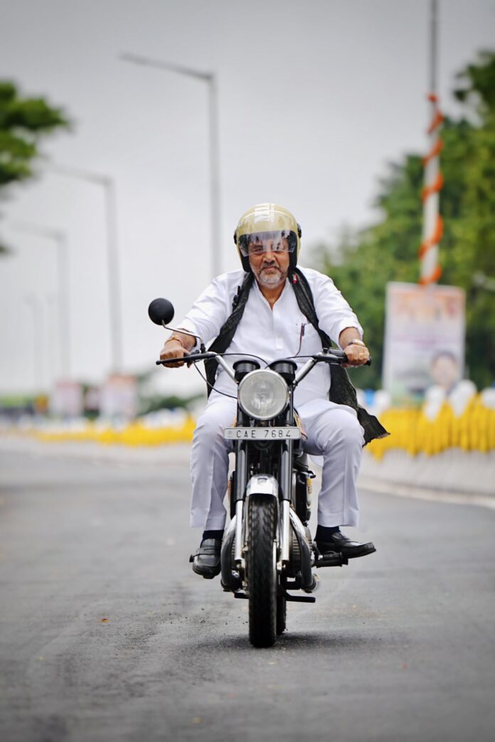 DK Full Jolly Ride! : Whose bike is this? DK Bike Secret