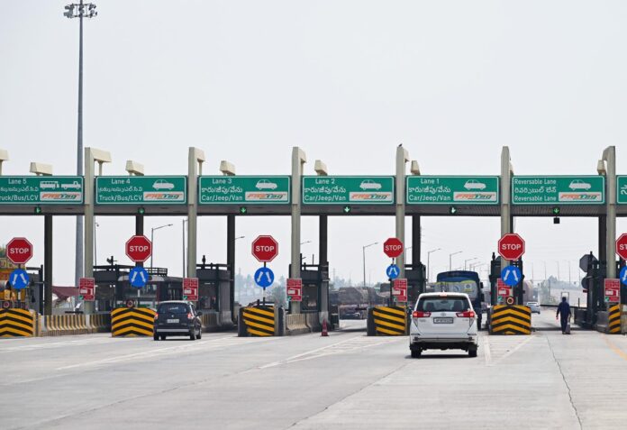 New rule from today: Toll plaza is only Rs. 15!