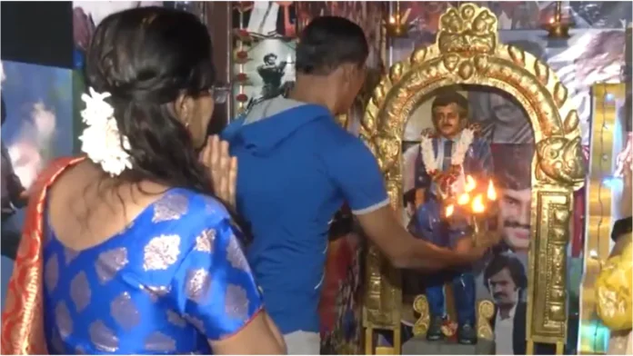 Rajinikanth becomes God for Navratri festival: Crazy devotion of fans