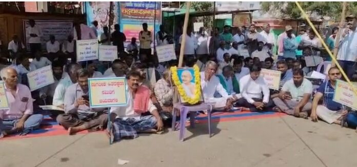 Hospital 'D Grade' Dispute Villagers Roadblock Protest! Hospital 'D Grade' Dispute Villagers Roadblock Protest!