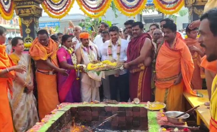 MLA starts a bonfire to kill enemies, hoping that Dikashivkumar will become CM!