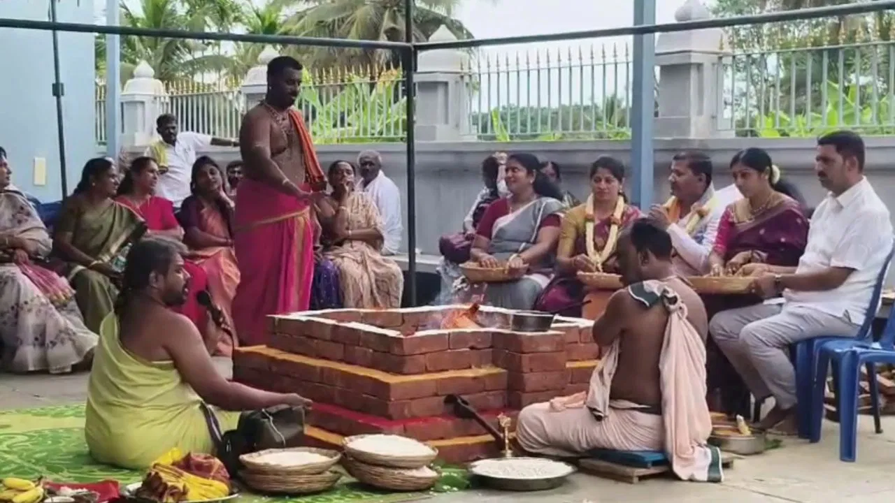 Prayer for DK to become CM - Chandikahoma by fans