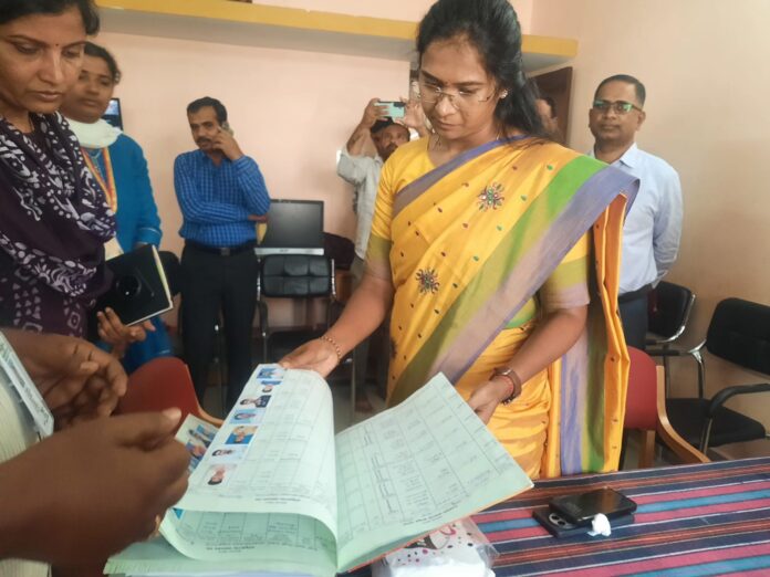 Inspection of hostels: Ban on students' mobile phone use