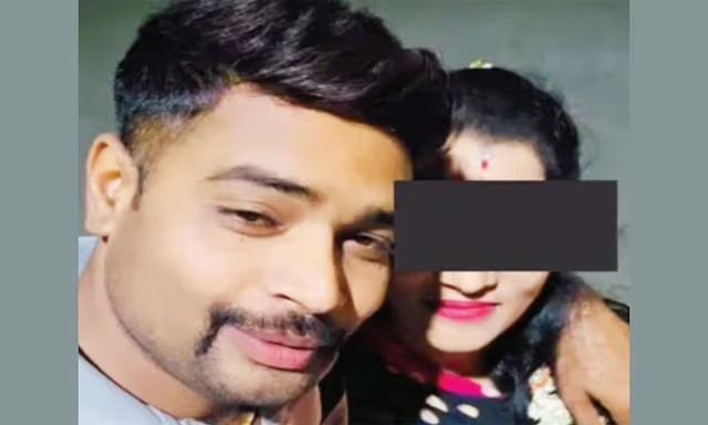 A policeman who forgot his duty for the love of reels! A policeman who forgot his duty for the love of reels!