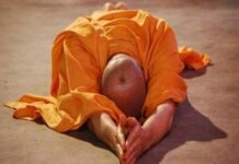 Spiritual: ಹೆಣ್ಣು ಮಕ್ಕಳೇಕೆ ಪುರುಷರ ರೀತಿ ದೇವರಿಗೆ ಉದ್ದಂಡ ನಮಸ್ಕಾರ ಮಾಡಬಾರದು..?