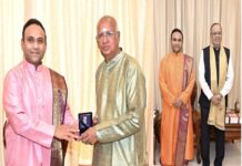 ಒನ್ ವರ್ಲ್ಡ್ ಒನ್ ಫ್ಯಾಮಿಲಿ ಮಿಷನ್ ಸಲಹಾ ಮಂಡಳಿಗೆ ಗಣ್ಯರು ಅಧಿಕೃತವಾಗಿ ಸೇರ್ಪಡೆಗೊಂಡ ಸಂದರ್ಭ.