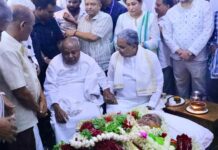 Political News: ಪತ್ನಿಯ ಅಂತ್ಯಸಂಸ್ಕಾರಕ್ಕೂ ಮುನ್ನ ಭಾವುಕರಾಗಿ ಮಾತನಾಡಿದ ಮಾಜಿ ಪ್ರಧಾನಿ ದೇವೇಗೌಡರು