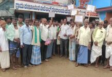 Haveri News: ತೆರಿಗೆ ಹಣ ದುರುಪಯೋಗ ಆರೋಪ: ಮನೆ ಗ್ರಾಮ ಪಂಚಾಯಿತಿ ಮುಂದೆ ಗ್ರಾಮಸ್ಥರ ಪ್ರತಿಭಟನೆ