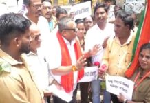 Hubli News: ಕರ್ನಾಟಕ ಬಂದ್ ವಿರೋಧಿಸಿ ಆಟೋ ಚಾಲಕರ ಪ್ರತಿಭಟನೆ: ಪ್ರಯಾಣಿಕರಿಗೆ ಹೂ ನೀಡಿ ಸ್ವಾಗತ