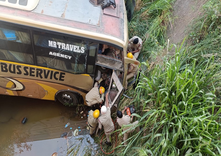 Hubli News: ಹುಬ್ಬಳ್ಳಿಯಲ್ಲಿ ಖಾಸಗಿ ಬಸ್ ಭೀಕರ ಅಪಘಾತ: 8 ವರ್ಷದ ಬಾಲಕಿ ಸಾ*ವು