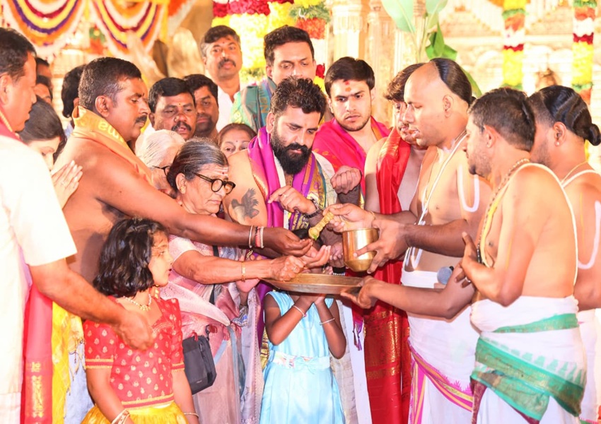 Bengaluru: ಮಹಾಲಕ್ಷ್ಮಿ ಲೇಔಟ್ನಲ್ಲಿ ಅದ್ಧೂರಿ ಶ್ರೀನಿವಾಸ ಕಲ್ಯಾಣೋತ್ಸವ; ಸಾವಿರಾರು ಭಕ್ತರು ಭಾಗಿ