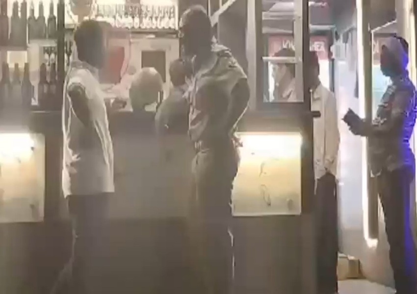 Dharwad: ಕಲಘಟಗಿಯಲ್ಲಿ ಪೊಲೀಸರ ಹಫ್ತಾ ವಸೂಲಿ ಆರೋಪ: ವೈನ್ಶಾಪ್ನಲ್ಲಿ ಗಲಾಟೆ